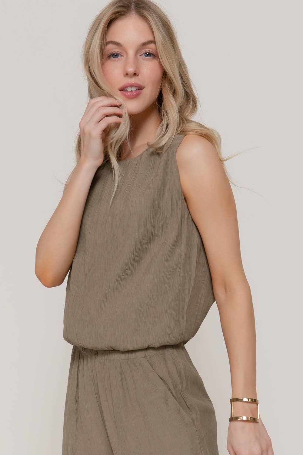 Sleeveless Round Neck Balloon Fit Crinkle Woven Top
