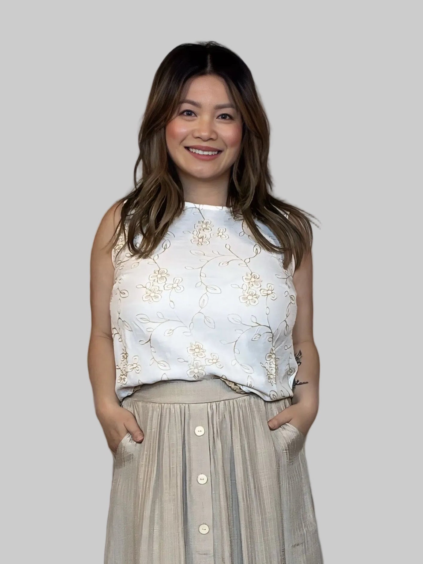 EMBROIDERED FLORAL PATTERN SLEEVELESS LACE TRIM TOP